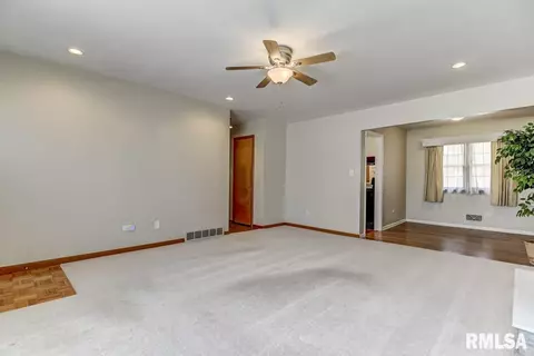 909 Westview Dr, Springfield, IL 62704 photo 7