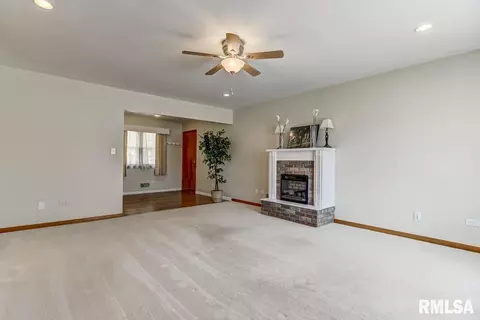 909 Westview Dr, Springfield, IL 62704 photo 5