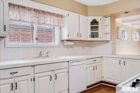2148 S Walnut St, Springfield, IL 62704 photo 14