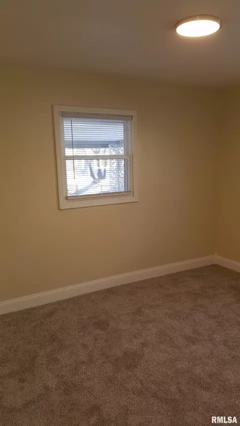 2 Manor Ct, Springfield, IL 62703 photo 9