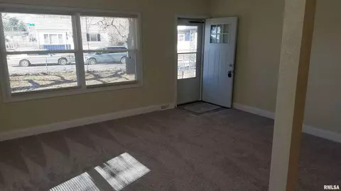 2 Manor Ct, Springfield, IL 62703 photo 2