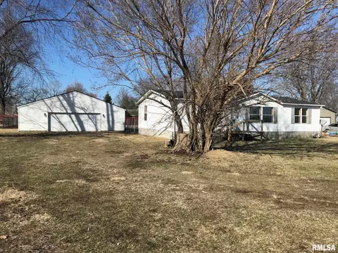 716 E Birch St, New Berlin, IL 62670 photo 2