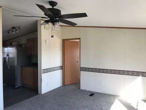 716 E Birch St, New Berlin, IL 62670 photo 3