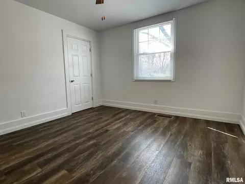 2210 S 12th St, Springfield, IL 62703 photo 4