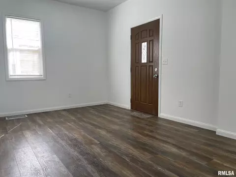 2210 S 12th St, Springfield, IL 62703 photo 2