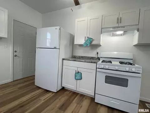 2210 S 12th St, Springfield, IL 62703 photo 9