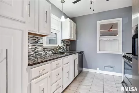 2 Oriole Ct, Springfield, IL 62702 photo 9
