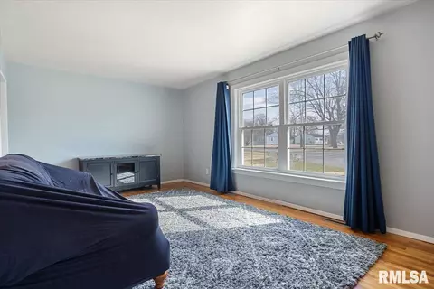 2 Oriole Ct, Springfield, IL 62702 photo 4