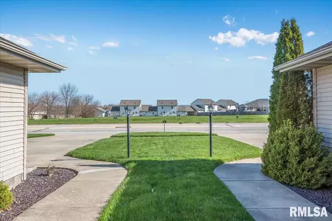 236 W Plummer Blvd, Chatham, IL 62629 photo 3