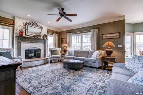 3824 Greenfield Dr, Springfield, IL 62704 photo 8