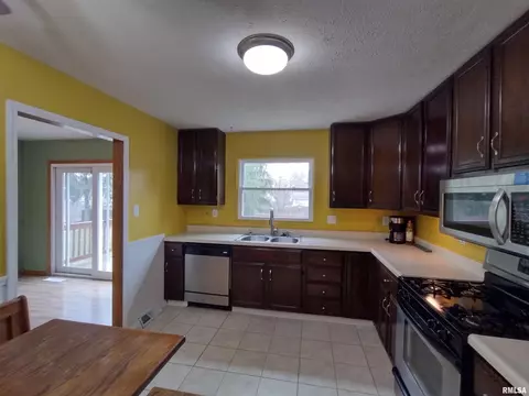 648 Hackberry Rd, Chatham, IL 62629 photo 12