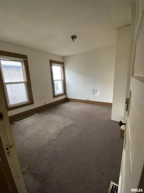 390 E Maple St, Roseville, IL 61473 photo 13