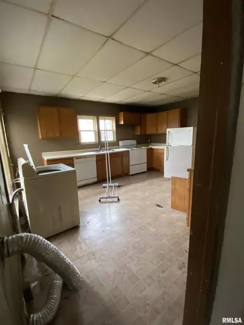 390 E Maple St, Roseville, IL 61473 photo 8