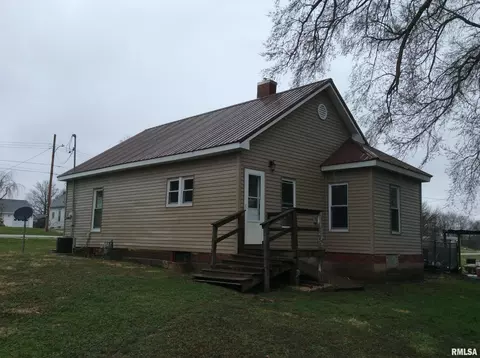 390 E Maple St, Roseville, IL 61473 photo 3