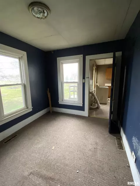 390 E Maple St, Roseville, IL 61473 photo 16