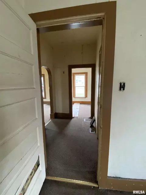390 E Maple St, Roseville, IL 61473 photo 14
