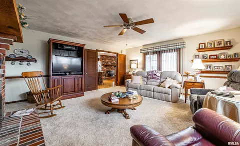 1102 N Topper Dr, Mount Pulaski, IL 62548 photo 21