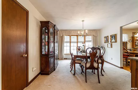 1102 N Topper Dr, Mount Pulaski, IL 62548 photo 11