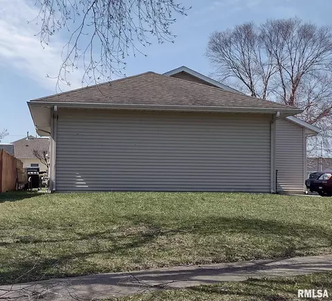 100 Messina Dr, Springfield, IL 62703 photo 2