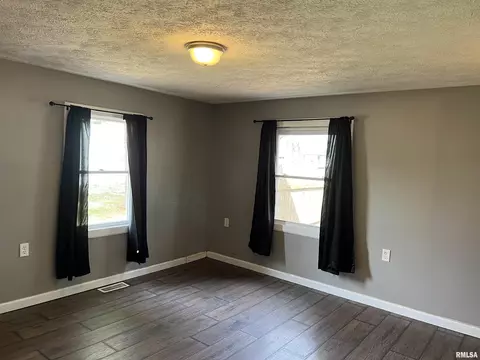404 E Center St, Loami, IL 62661 photo 14