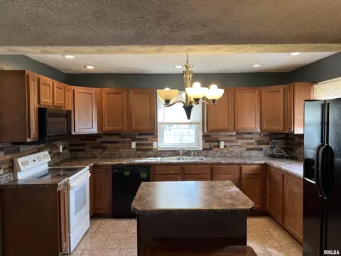 404 E Center St, Loami, IL 62661 photo 11
