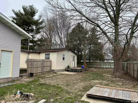 404 E Center St, Loami, IL 62661 photo 3