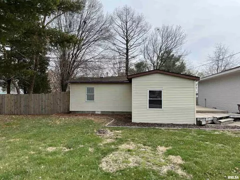 404 E Center St, Loami, IL 62661 photo 2