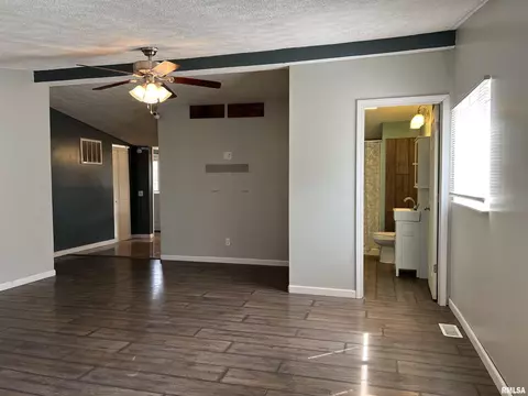 404 E Center St, Loami, IL 62661 photo 7