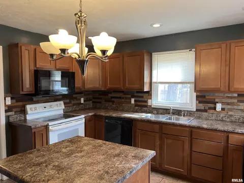 404 E Center St, Loami, IL 62661 photo 10