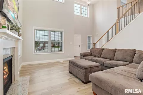1420 Lake Pointe Ct, Springfield, IL 62712 photo 4