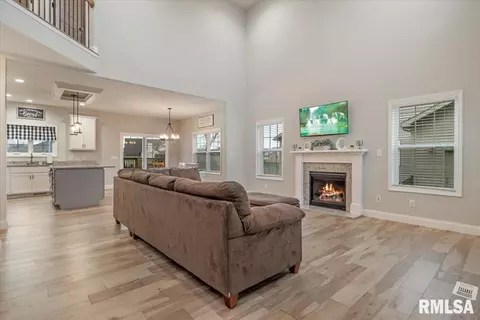 1420 Lake Pointe Ct, Springfield, IL 62712 photo 2