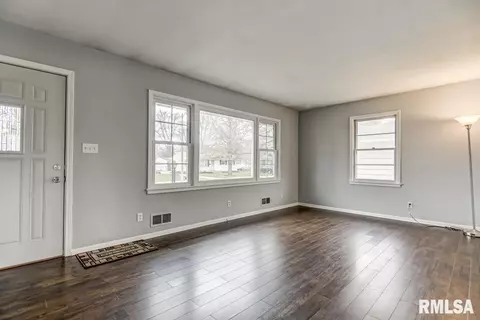 1918 Pickett St, Springfield, IL 62703 photo 8