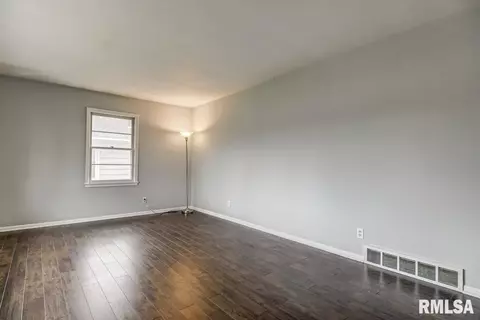 1918 Pickett St, Springfield, IL 62703 photo 5