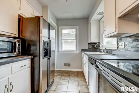 1918 Pickett St, Springfield, IL 62703 photo 12