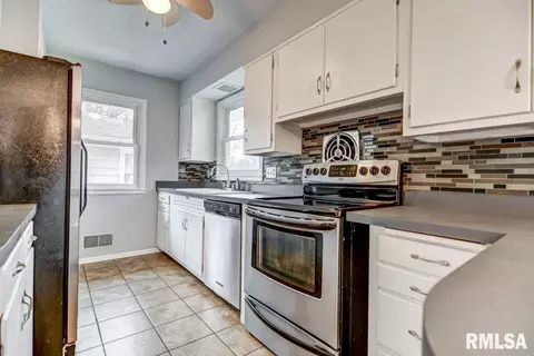 1918 Pickett St, Springfield, IL 62703 photo 11