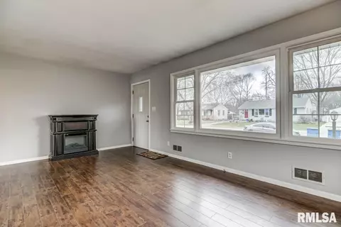 1918 Pickett St, Springfield, IL 62703 photo 9