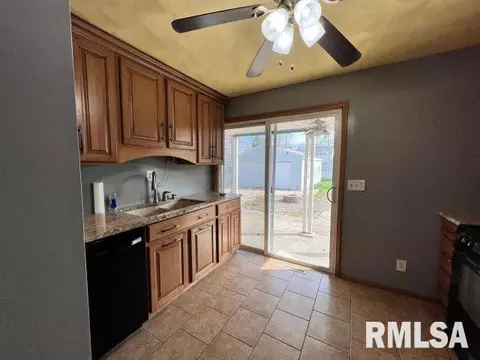 2216 Converse Ave, Springfield, IL 62702 photo 5