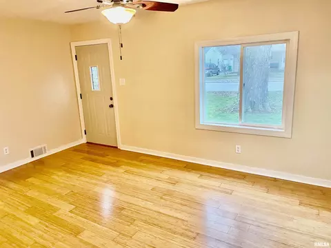 3301 Saxony Rd, Springfield, IL 62703 photo 3