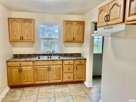 3301 Saxony Rd, Springfield, IL 62703 photo 4