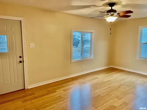 3301 Saxony Rd, Springfield, IL 62703 photo 2