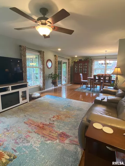 1501 Hosta Dr, Springfield, IL 62712 photo 3