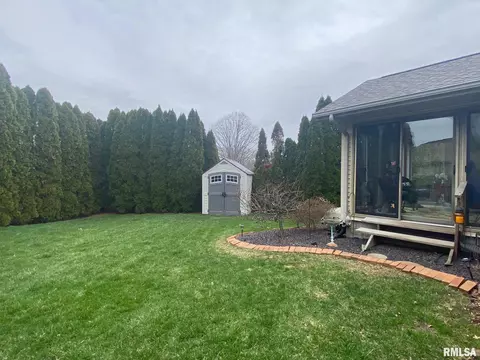 1501 Hosta Dr, Springfield, IL 62712 photo 16