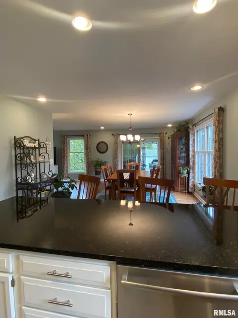 1501 Hosta Dr, Springfield, IL 62712 photo 5