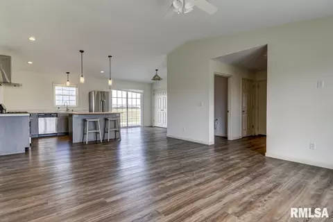 825 N Old Covered Bridge Ln, Springfield, IL 62711 photo 5