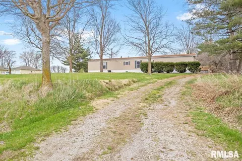 23820 Claypool St, Greenview, IL 62642 photo 3