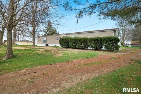 23820 Claypool St, Greenview, IL 62642 photo 2