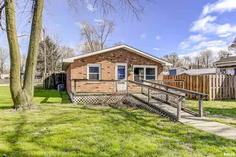 207 E Main St, Dawson, IL 62520 photo 3