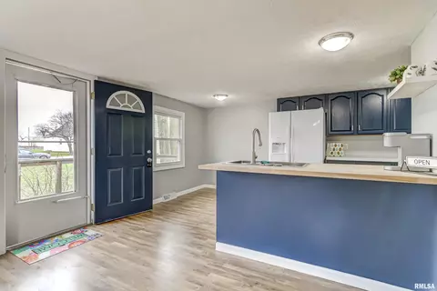 207 E Main St, Dawson, IL 62520 photo 10