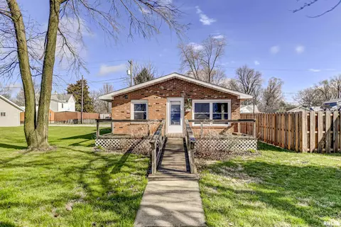 207 E Main St, Dawson, IL 62520 photo 2