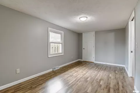 207 E Main St, Dawson, IL 62520 photo 18